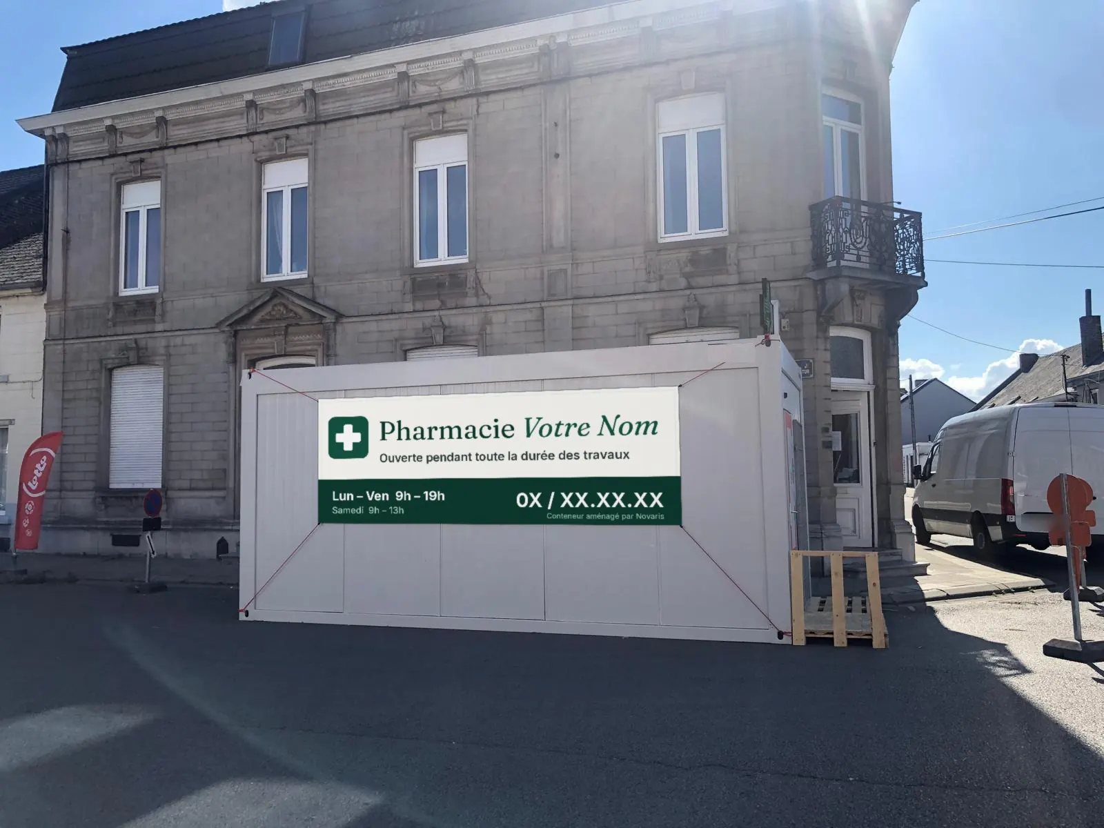 Conteneur installé devant l'officine, à l'enseigne de la pharmacie